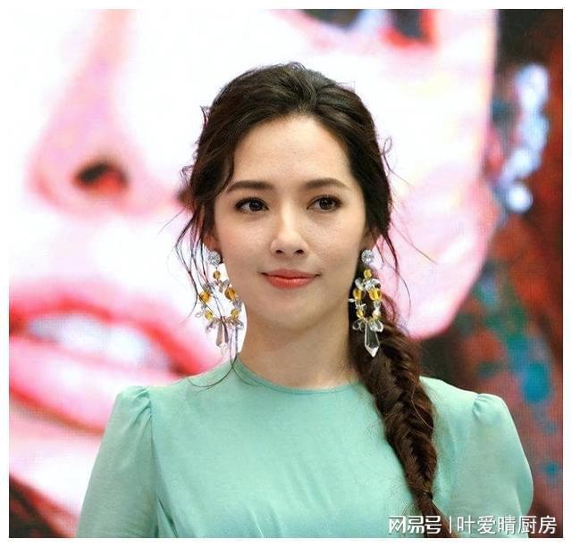 的10位明星妻子哪位明星的老婆最漂亮尊龙凯时ag旗舰厅网站娱乐圈颜值最高(图32)